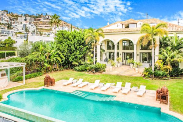 Impeccable five bedroom, south west facing villa in the prestigious gated community of La Reserva de La Quinta, Benahavis